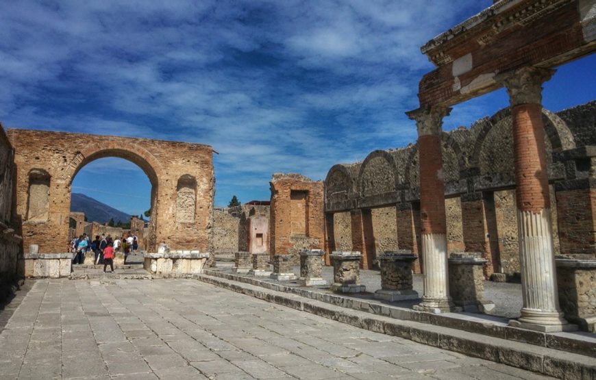 Pompeii & Amalfi: Private Day Excursion from Rome