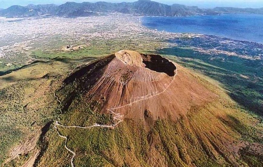 From Naples: Pompeii Ruins & Mount Vesuvius Day Tour