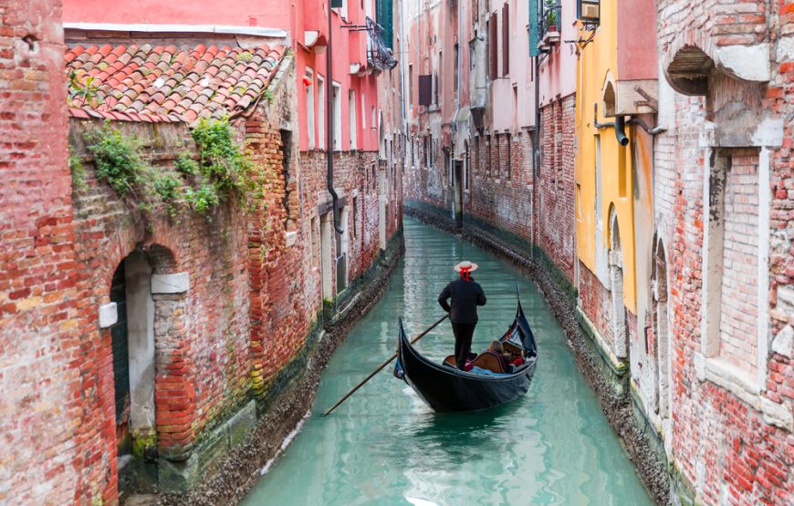 Venice: private Gondola ride