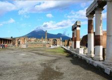 Door-to-door private transfer from Rome to the Amalfi Coast for couples and families