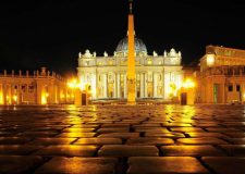 piazza san pietro di notte